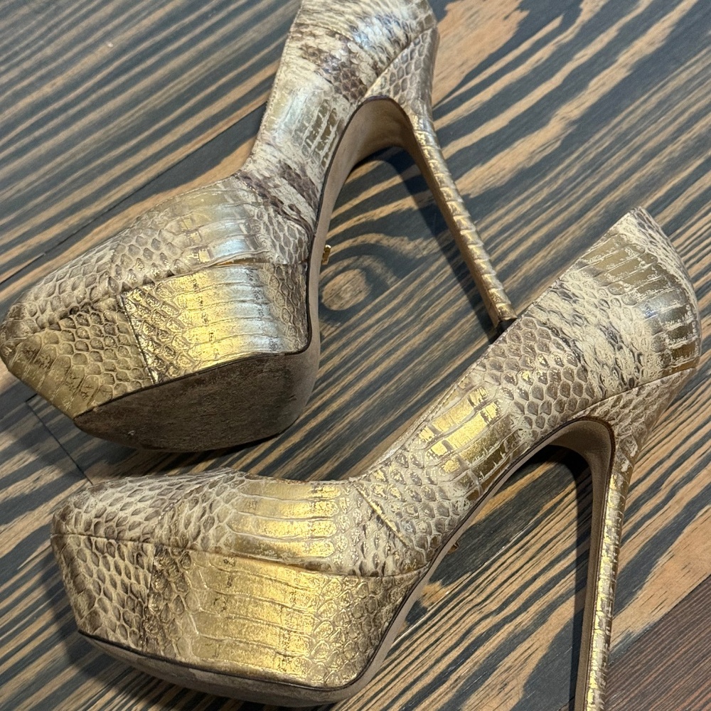 Sergio Rossi gold pumps - Picture 2 of 2